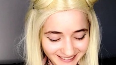 amateur blonde solo webcam