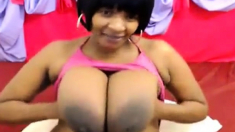 Ebony webcam: Silky Tits