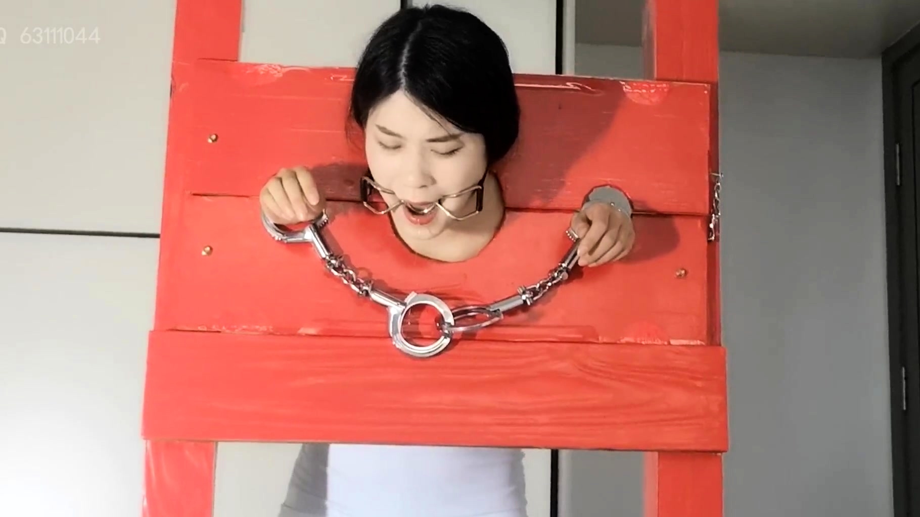 Смотри Мобильные Порно Видео Исключительно в HD - Chinese Girl With Heavy  Cuffed - - TubeOn.com